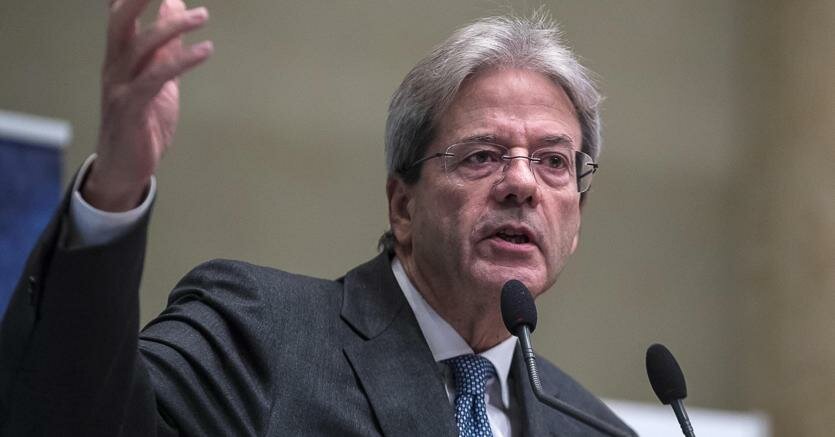 "Abbiamo bisogno di migranti", Gentiloni ribadisce la solita follia "Abbiamo bisogno di migranti", Gentiloni ribadisce la solita follia
