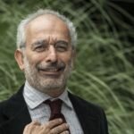Gad Lerner, ultimo delirio: "Attentato bus figlio dell'odio verso i migranti" Gad Lerner, ultimo delirio: "Attentato bus figlio dell'odio verso i migranti"